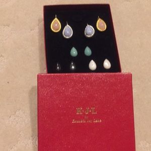 Changeable Stone hanging drop earrings.